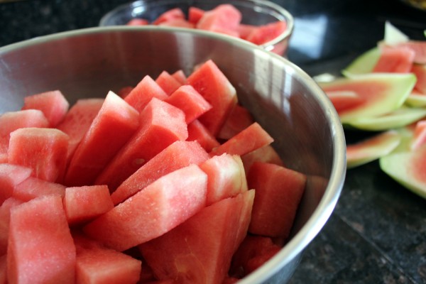 Cut up a whole watermelon in just 5 minutes