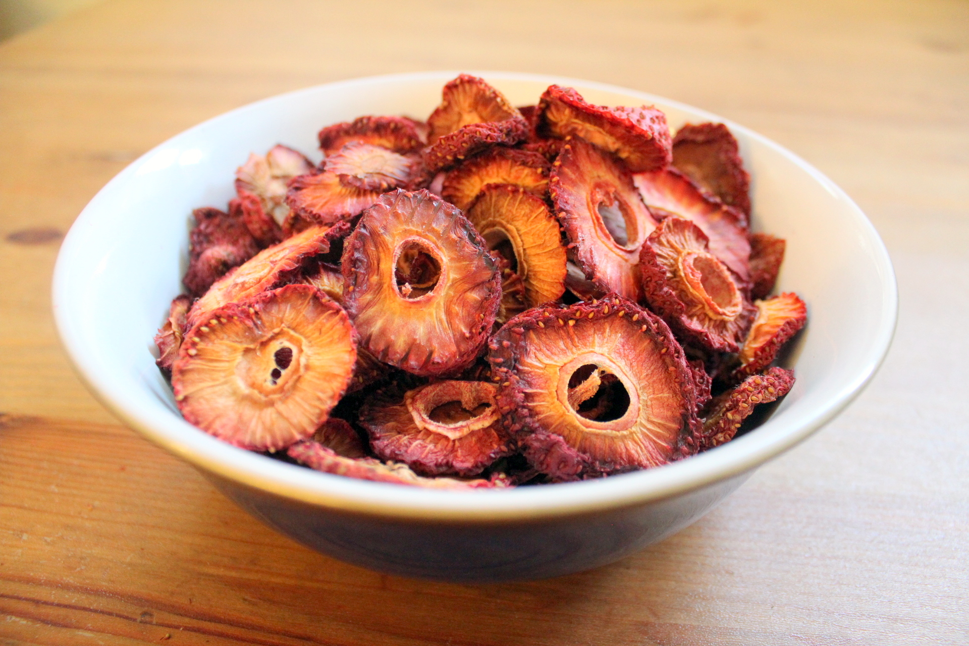 how to dry strawberries