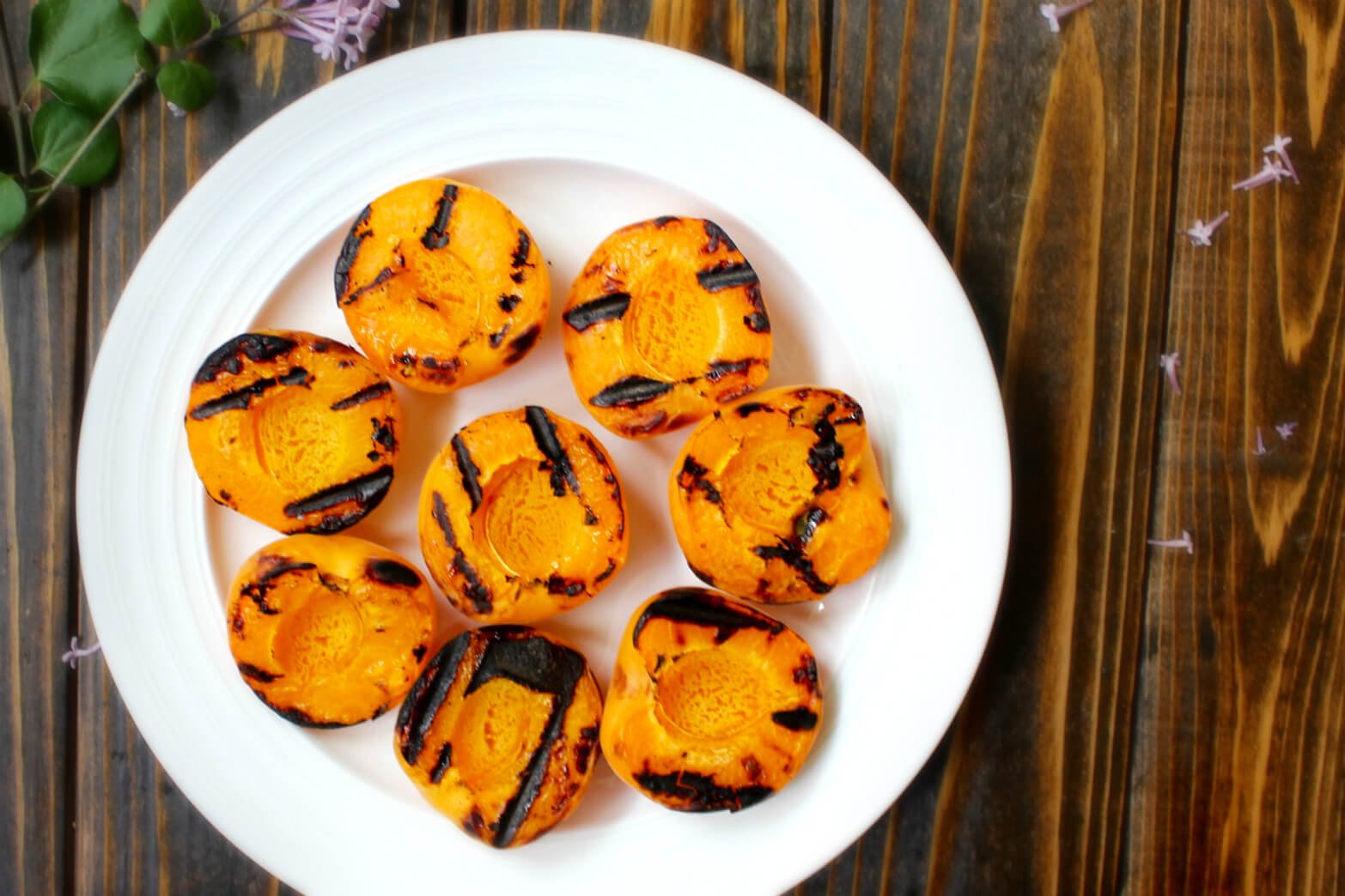 Sweet & Tangy Simple Grilled Apricots