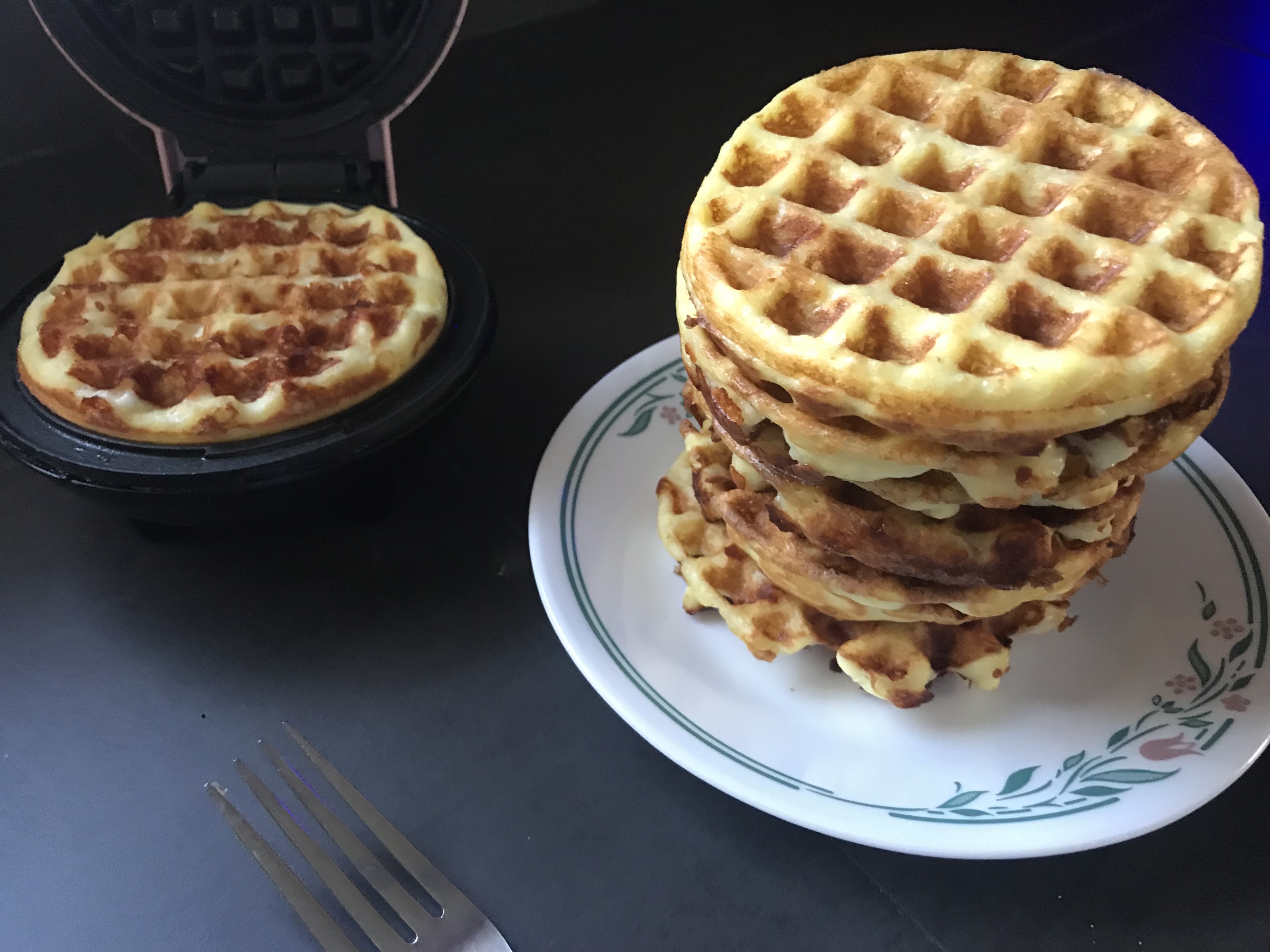 https://healthhomeandhappiness.com/wp-content/uploads/2019/09/2carnivore-chaffles.jpg