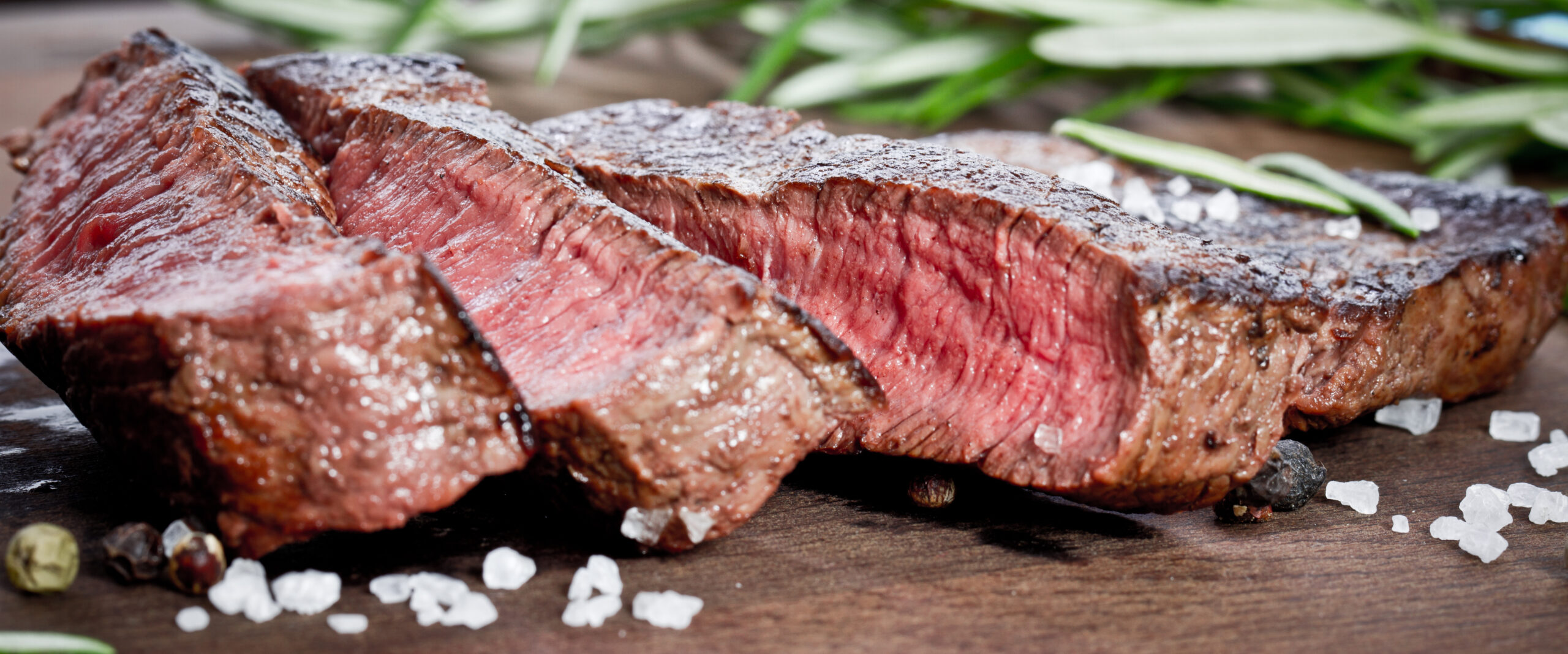 https://healthhomeandhappiness.com/wp-content/uploads/2022/04/Sous-vide-steak-scaled.jpeg